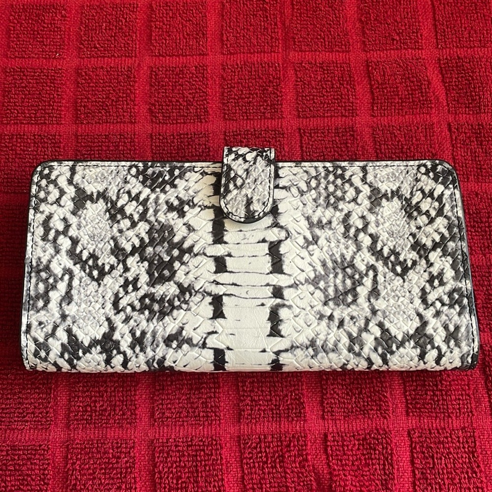 COACH Skinny EXOTIC EMBOSSED LEATHER BI FOLD ZIPPY WALLET GOLD TONE LOGO F53684